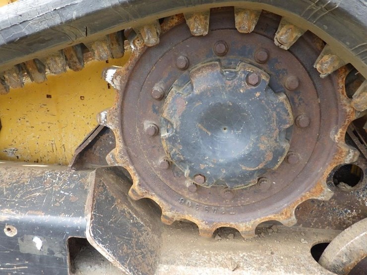 2017-deere-317g-image-16