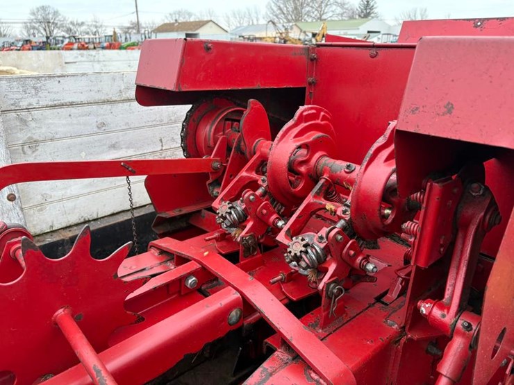 new-holland-311-image-7