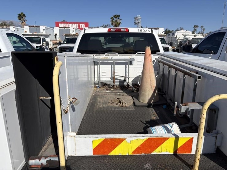 2015-chevrolet-2500-image-22