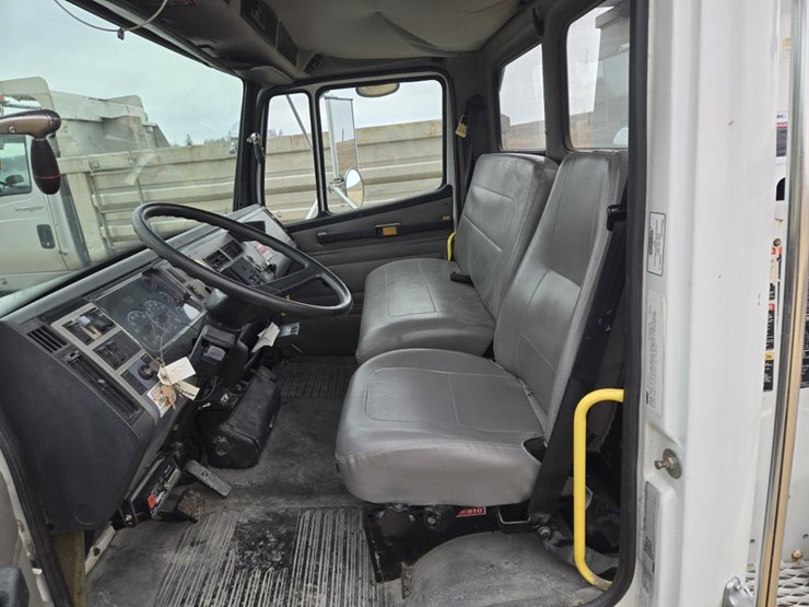 #7926-•-2003-freightliner-fl180-crane-truck-image-23