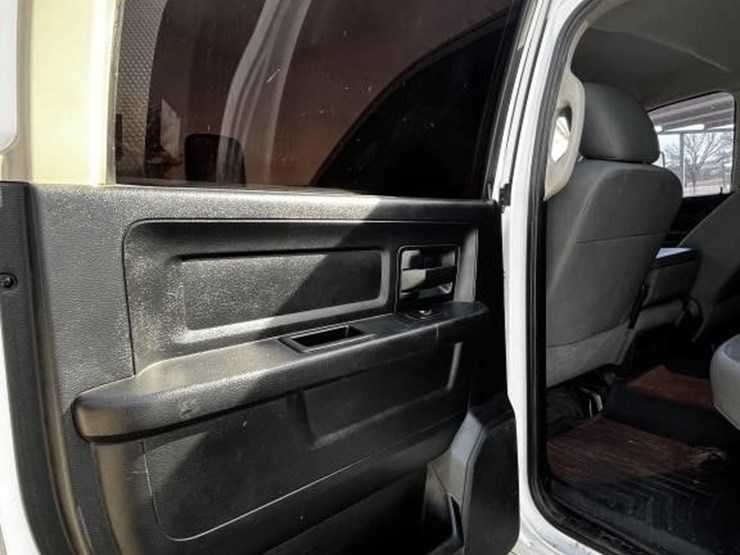 2014-dodge-ram-5500-image-17