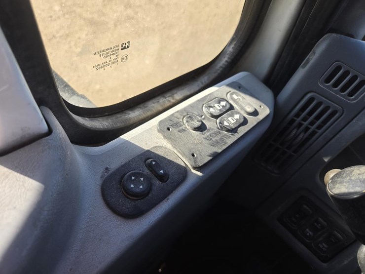 2007-international-7600-image-32