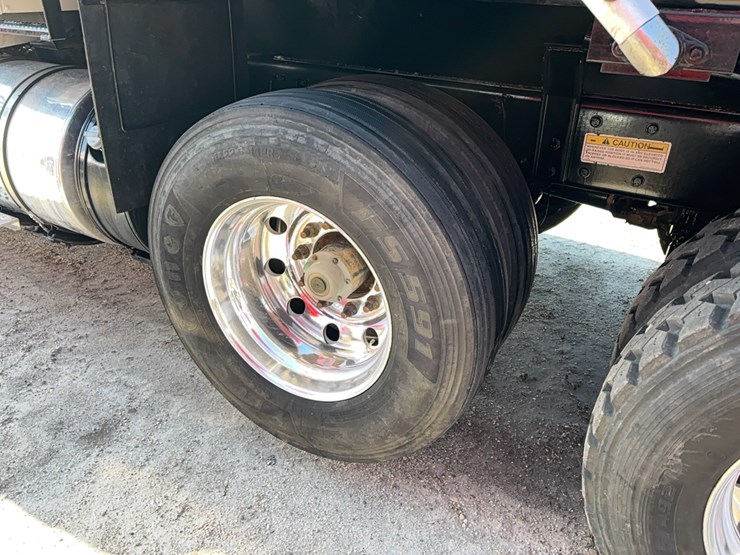 2017-kenworth-t880-image-10