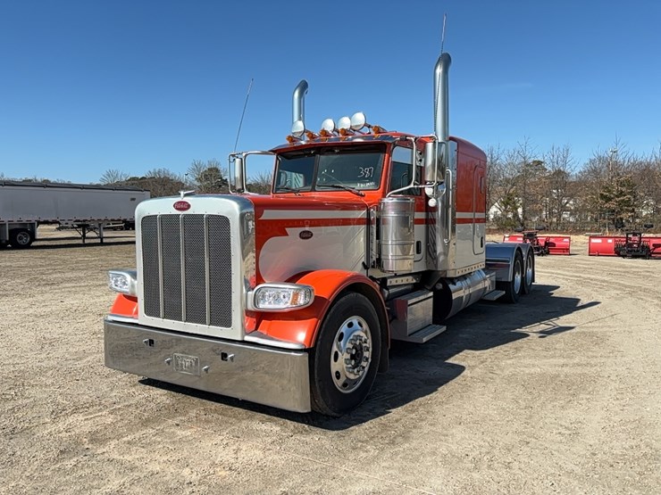 2022-peterbilt-389-image-1