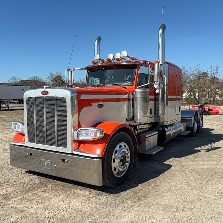 2022 PETERBILT 389