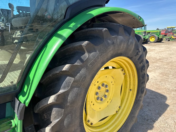 2013-john-deere-6125r-image-6