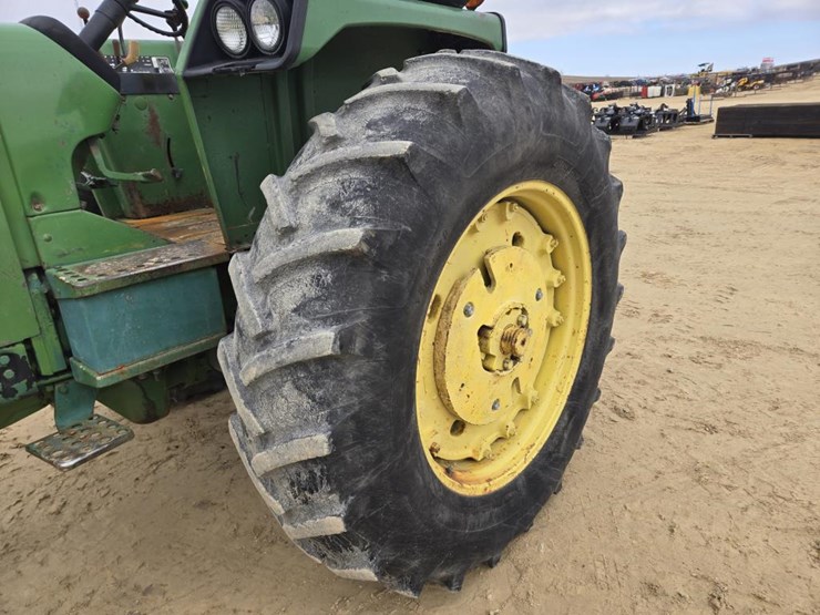 john-deere-4040-image-5