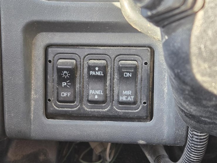 2007-international-7600-image-31