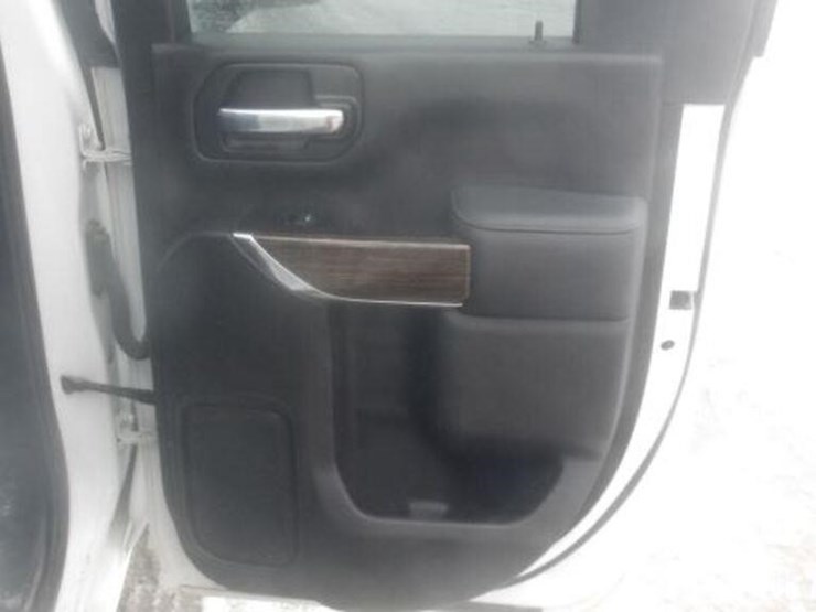 2022-gmc-2500hd-image-34