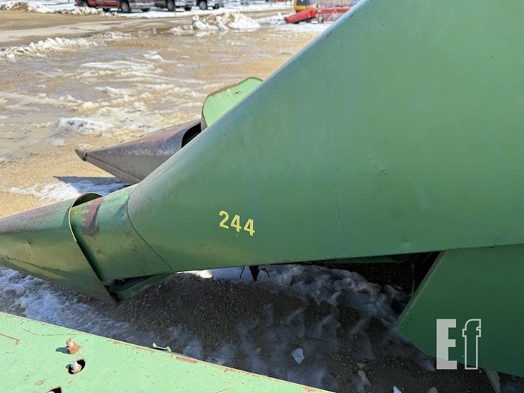 john-deere-300-image-10