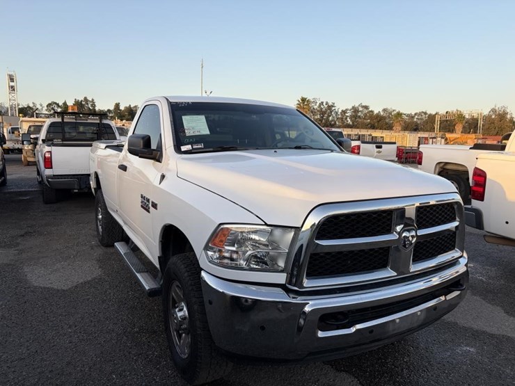 2016-dodge-2500-image-4