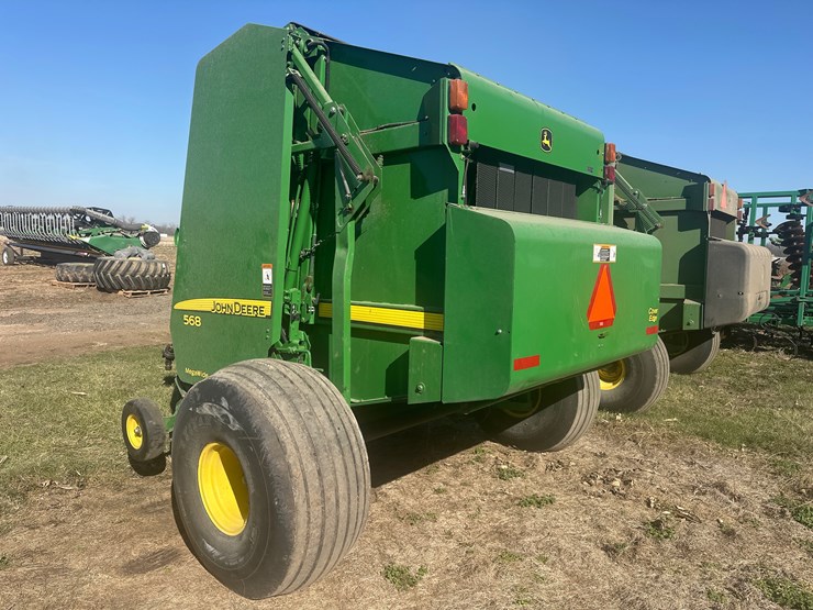 2010-john-deere-568-image-8