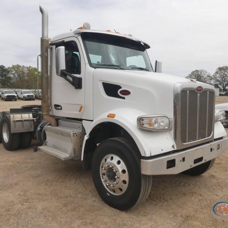 2017 PETERBILT 567