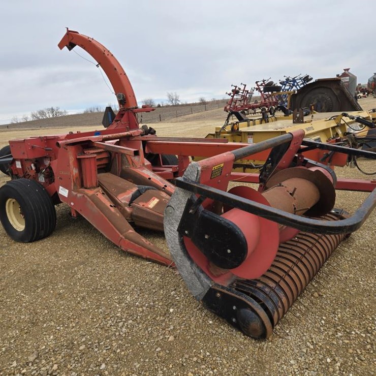 #7939 • NEW IDEA PULL TYPE CHOPPER W/ 2 ROW 30" CORN HEAD