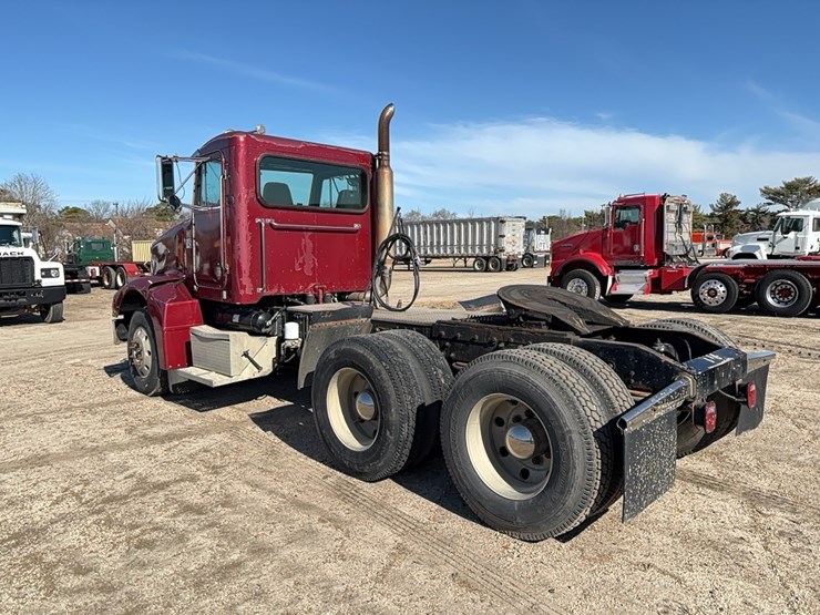 1996-peterbilt-385-image-4