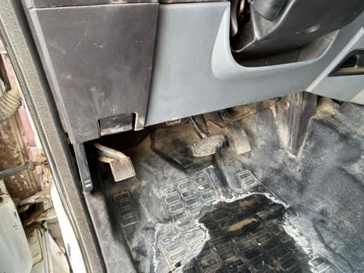 2015-ford-f550-xl-image-21