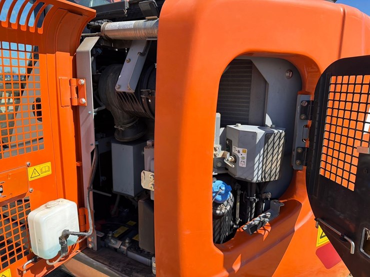 2020-hitachi-zx135us-6-image-17