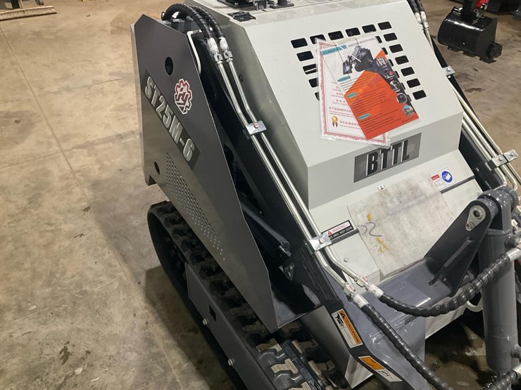 #1002-•-unused-2025-bttl-st25m-6-mini-skid-loader-image-3