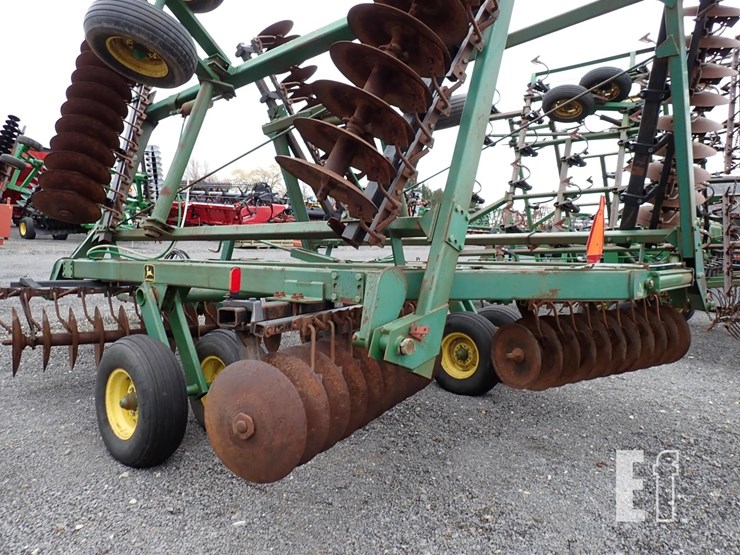 john-deere-235-image-10