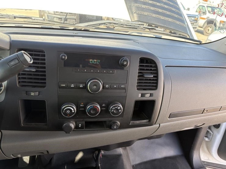 2013-chevrolet-2500-image-11