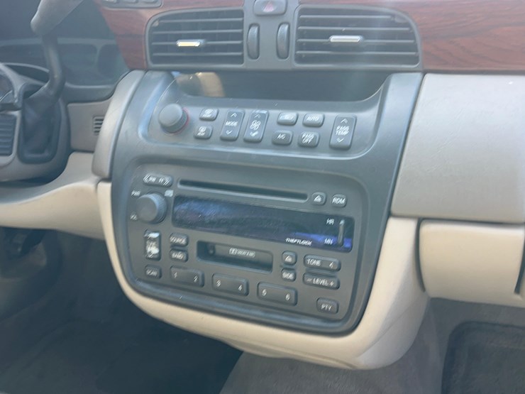 2004-cadillac-deville-sedan-image-10