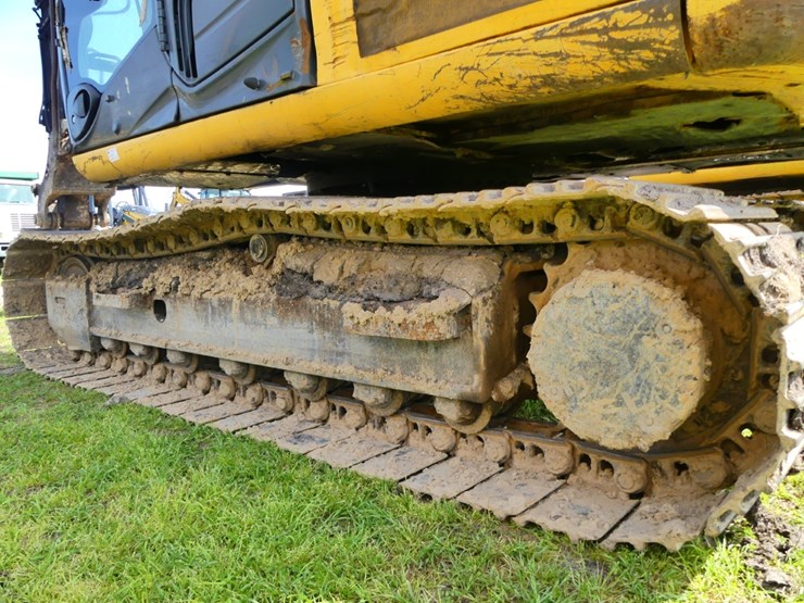 2012-deere-120d-image-6