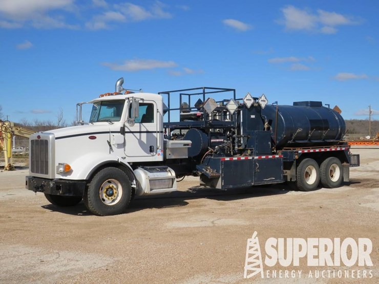 2010-peterbilt-365-image-2