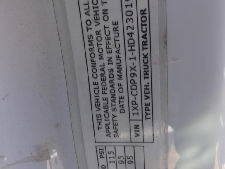 2017-peterbilt-567-image-21