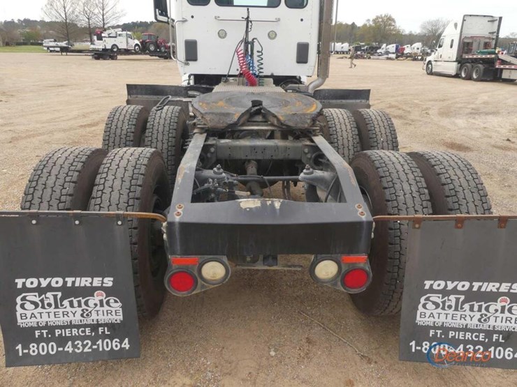 2017-peterbilt-567-image-7