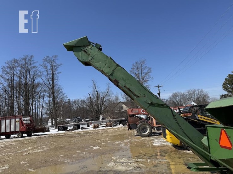 john-deere-300-image-5