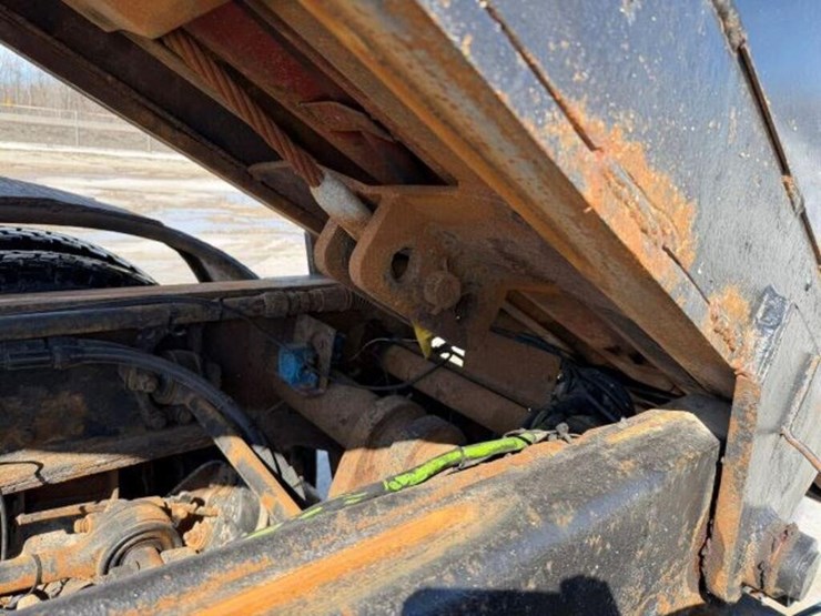 2009-mack-granite-gu813-image-33