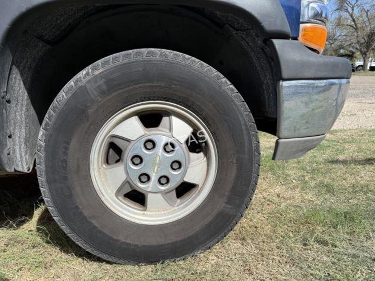 2001-chevrolet-suburban-image-4