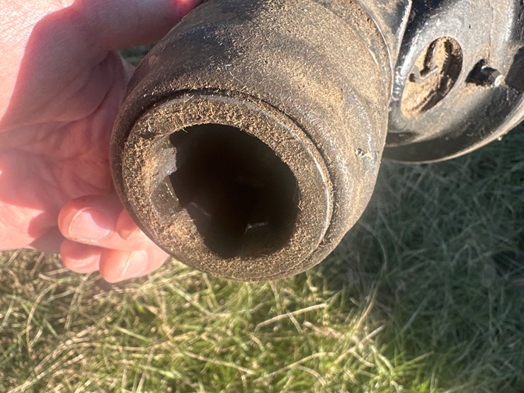 2010-john-deere-568-image-4