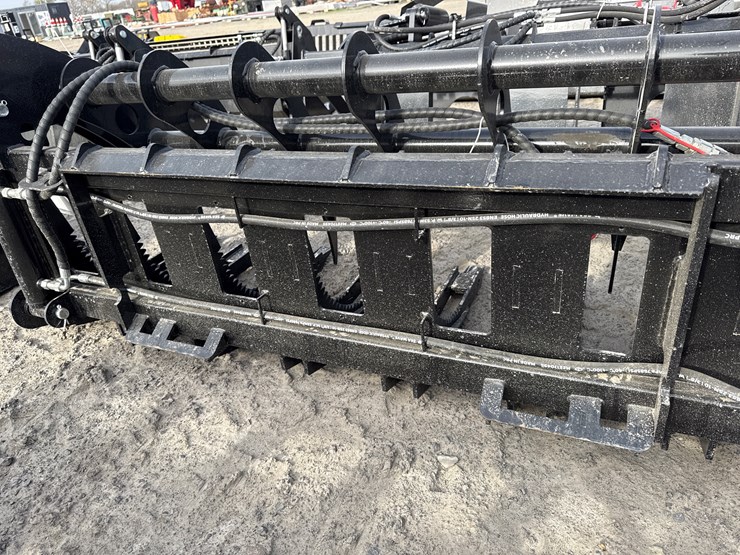 #2090-•-unused-giyi-clg72-72"-skid-steer-curved-log-grabber-inv#-42040-image-6