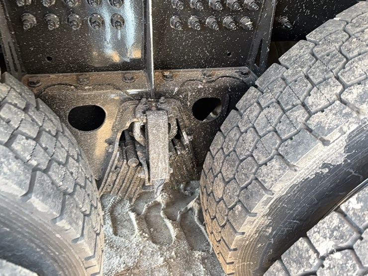 2026-peterbilt-567-image-7