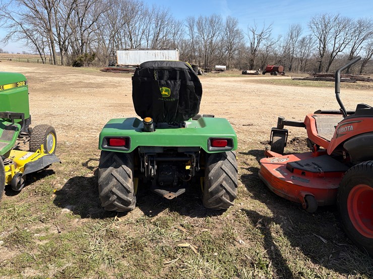 john-deere-322-image-7