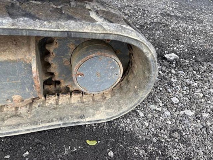 2017-takeuchi-tb240-image-14