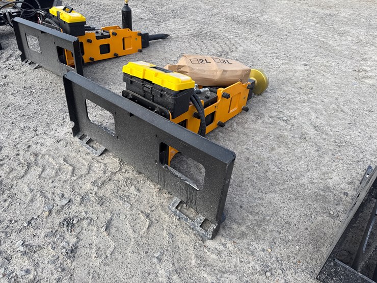 #2083-•-unused-giyi-d680-skid-steer-pile-hammer-dzc680260290-inv#-41985-image-1