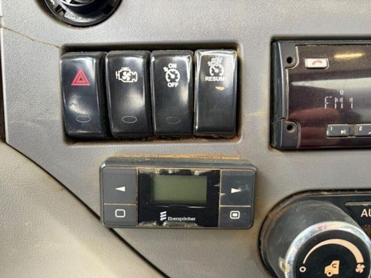 2017-peterbilt-567-image-20