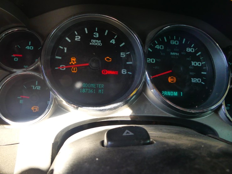 2013-chevrolet-silverado-2500-image-13