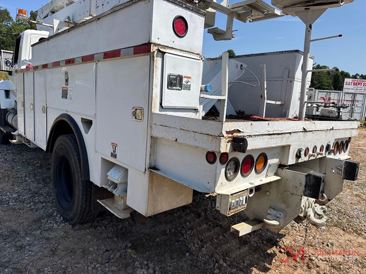 2011-international-7400-image-12