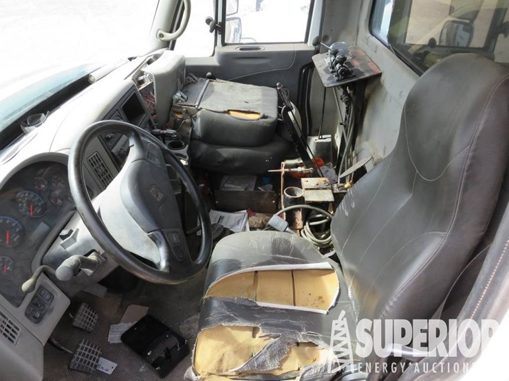 2011-international-7400-image-9