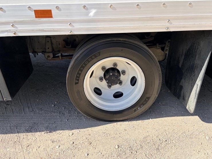 2015-isuzu-nrr-image-10