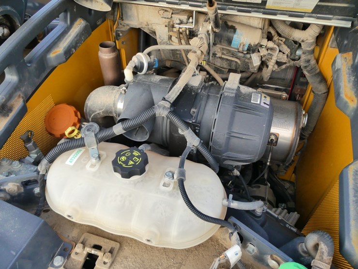 2024-deere-320g-image-9