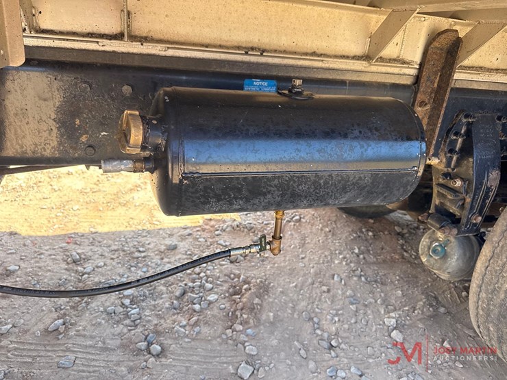 2016-peterbilt-365-image-12