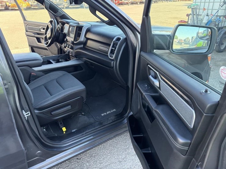 2022-ram-1500-big-horn-image-9