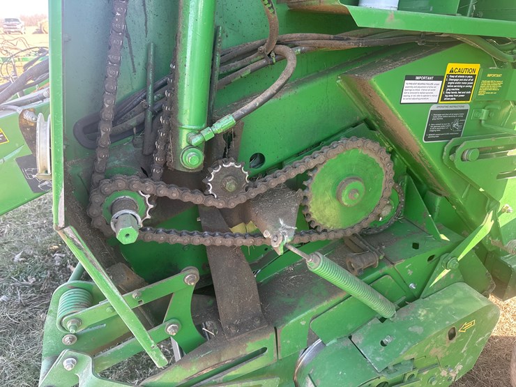 2010-john-deere-568-image-5