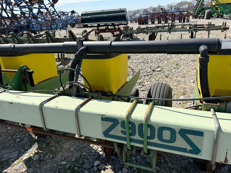 john-deere-12-image-24