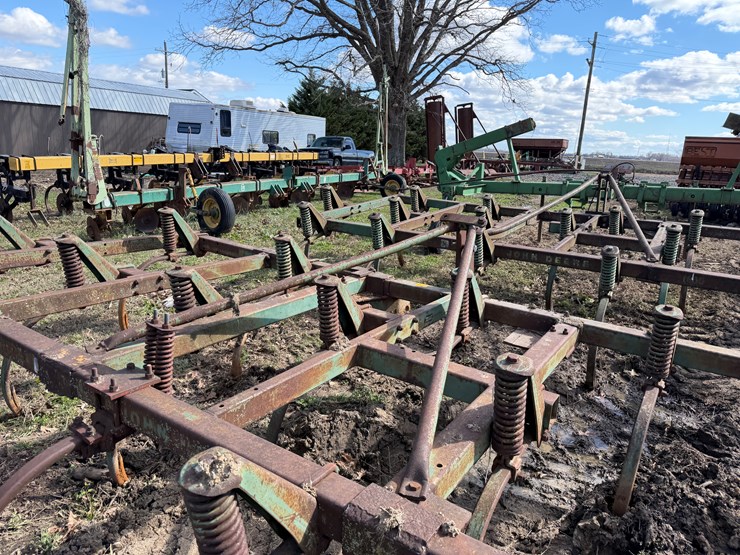 john-deere-17-image-31