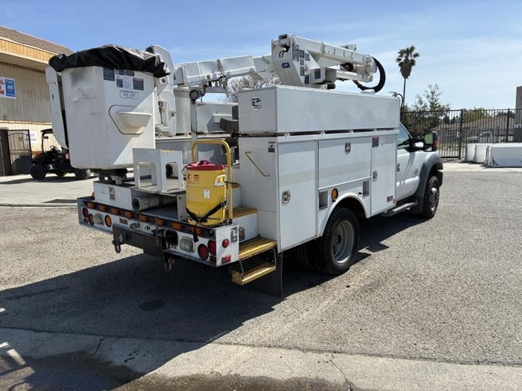 2015-ford-f550-xlt-image-3